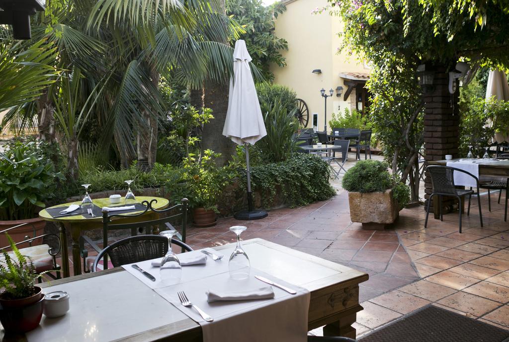 Hotel Restaurante La Masieta Creixell Exterior photo